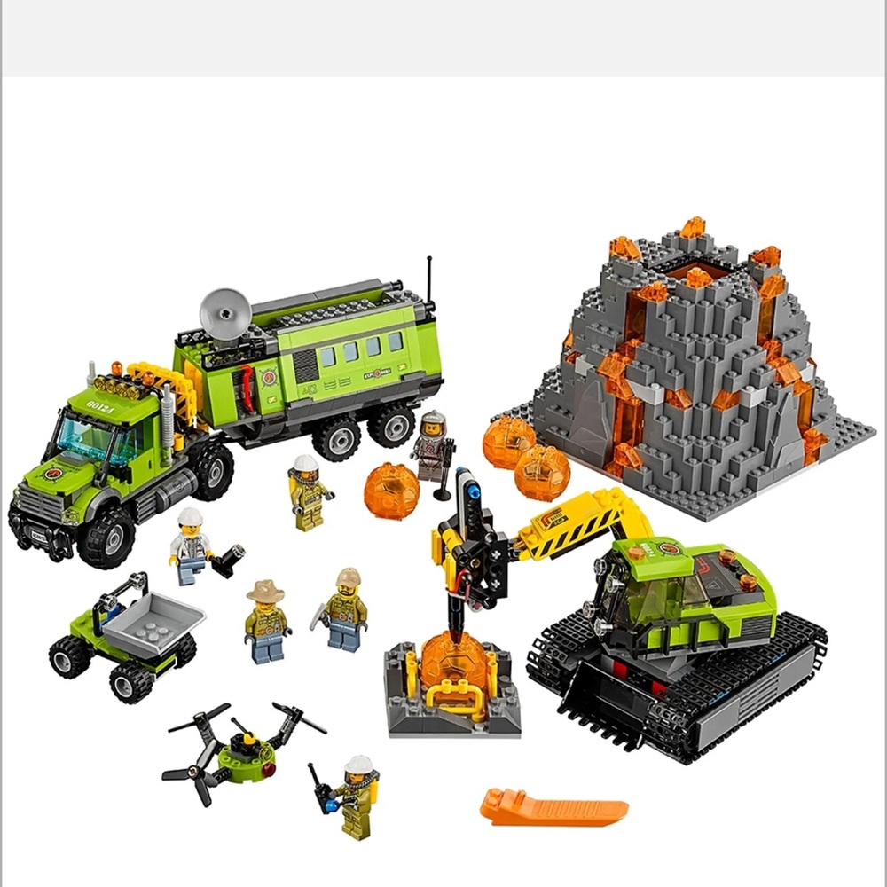 Lego City *RETIRED* Volcano Exploration Base 824 pcs Ages 8-12